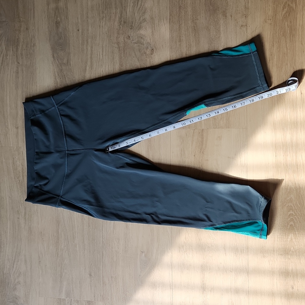 Lululemon Mix and Mesh Crop size 8